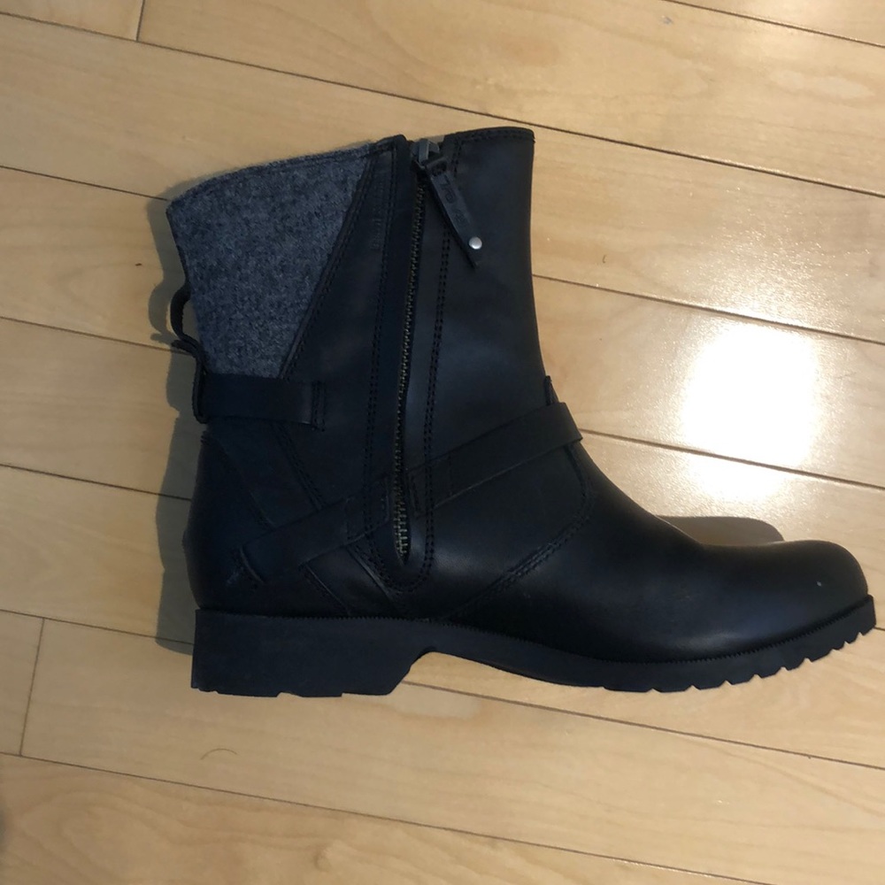 Teva leather boots with wool upper (waterproof)